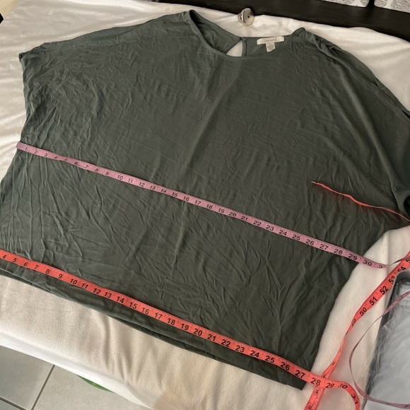 NWT Sejour [ PLUS SZ 2X‎ ] Cutout Sleeve Tee Top in Dark Olive Green - Picture 5 of 12